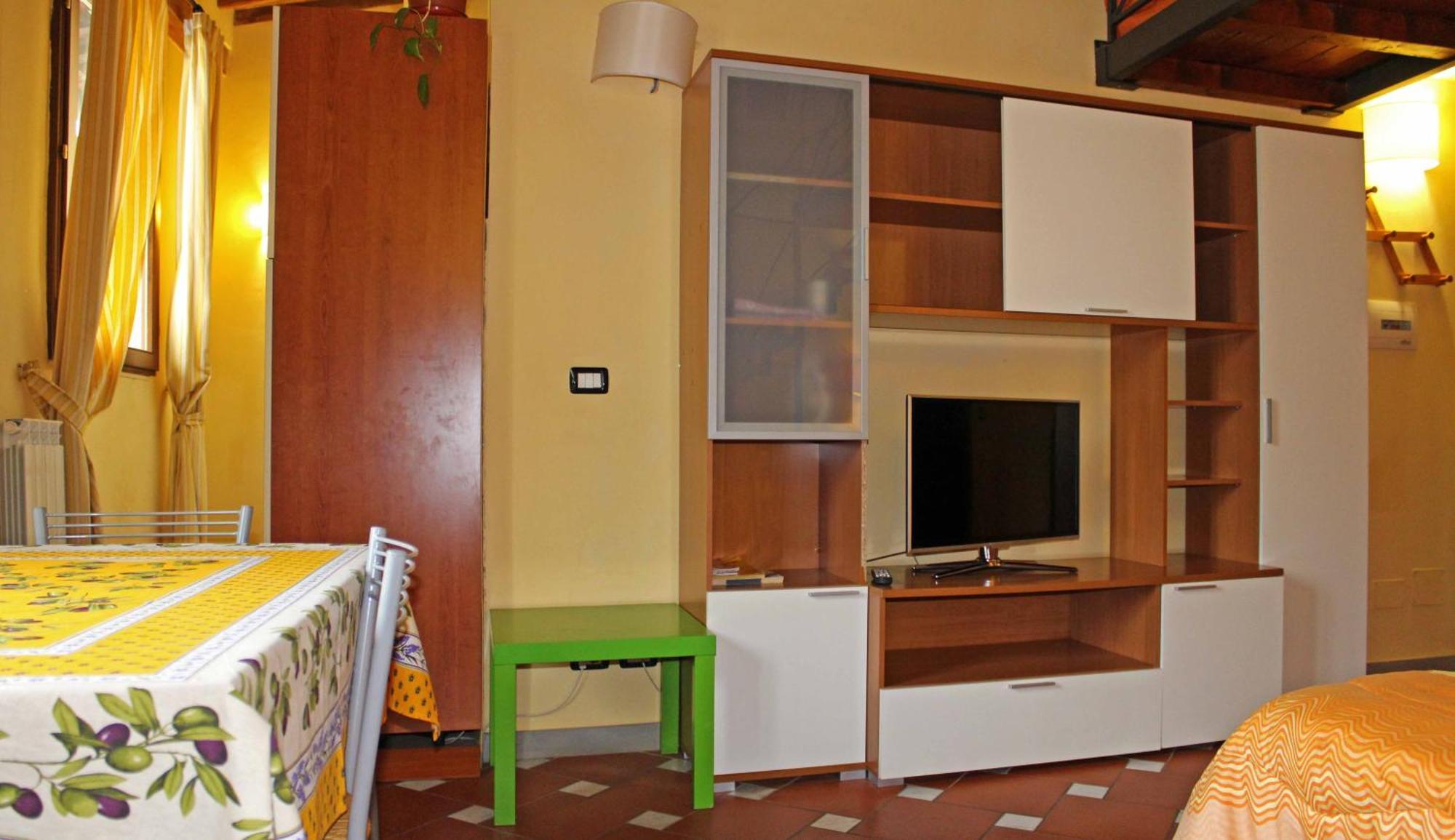 Max Studios Florence Room photo