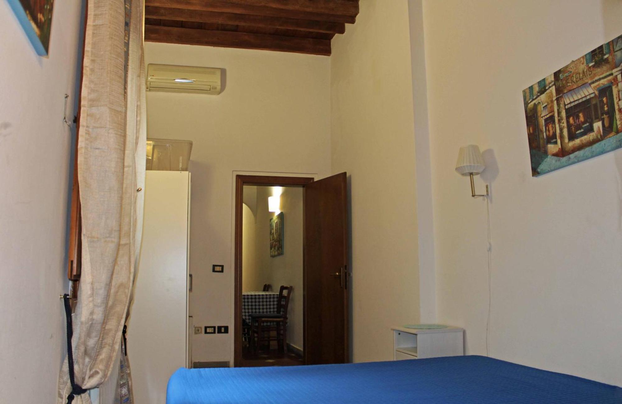 Max Studios Florence Room photo